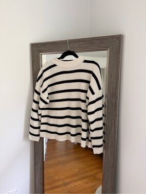H&M Classic Black & Cream Striped Knit Sweater Oversize Small